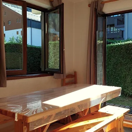 Calme Avec Garage Privatif Pres Du Centre A - Fr-1-517-61 *