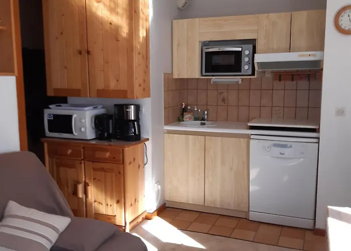 Calme Avec Garage Privatif Pres Du Centre A - Fr-1-517-61 *