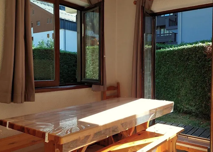 Calme Avec Garage Privatif Pres Du Centre A - Fr-1-517-61 *